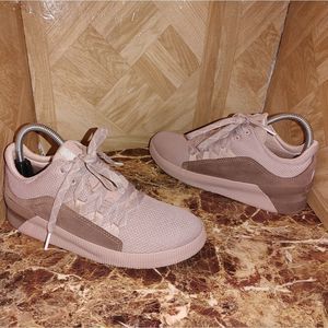 Sorel women's Out N About fashion shoes sneaker size 7.        608